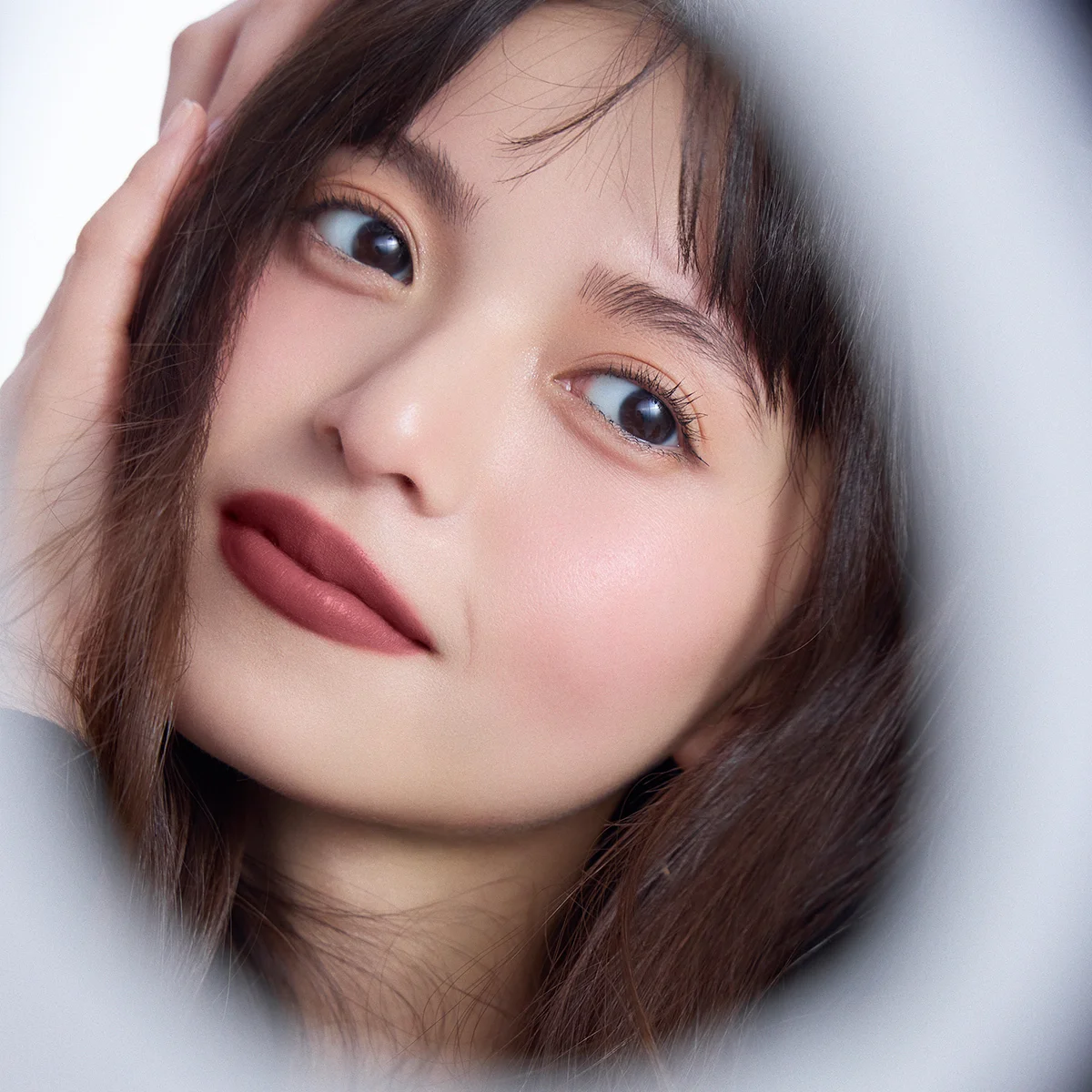 M·A·C POWDER KISS――齋藤飛鳥を彩る、キスの余韻