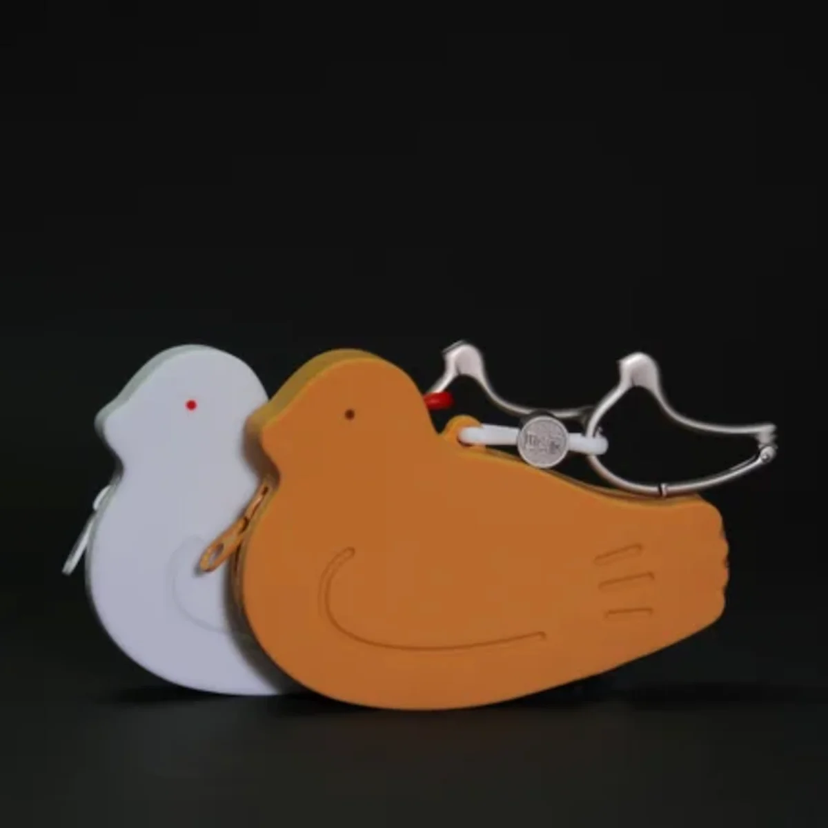 今年も8月10日は「鳩の日」！ 【豊島屋】から鳩サブレーサイズのポーチ「はとっこ」を限定販売