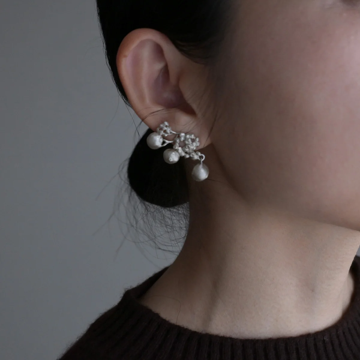 人気ブランドからのラブコール続出。パリの若きジュエリー作家、ゾエ・モーを知っていますか？