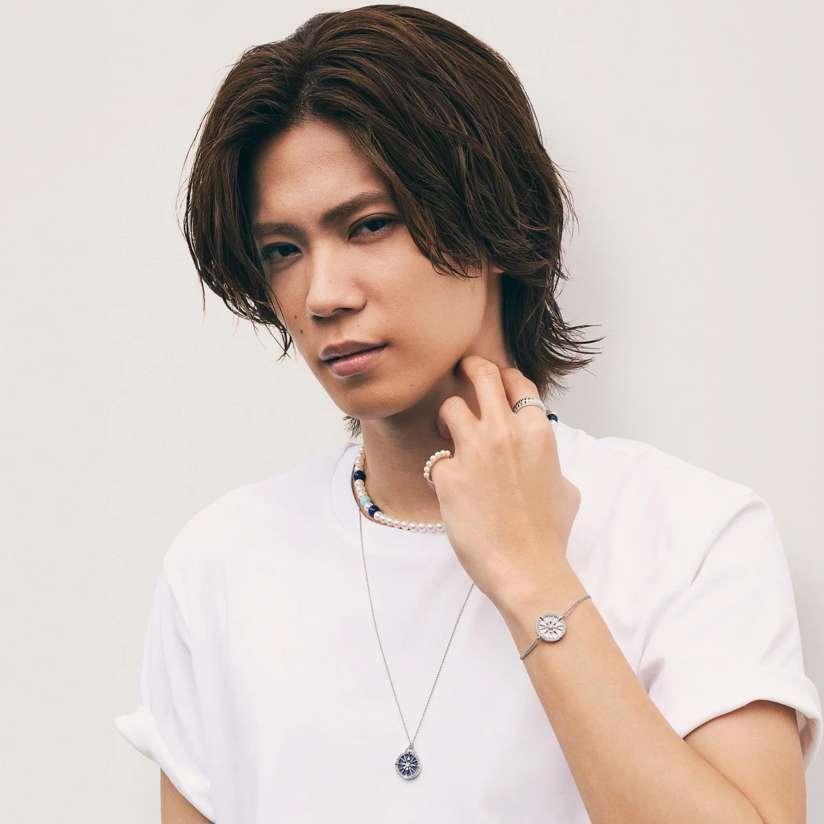 #Number_i #神宮寺勇太 が出演する【ミキモト】の新キャンペーンを公開！ 人気コレクション「LUCKY ARROWS」から ラピスラズリの新作ペンダントが登場