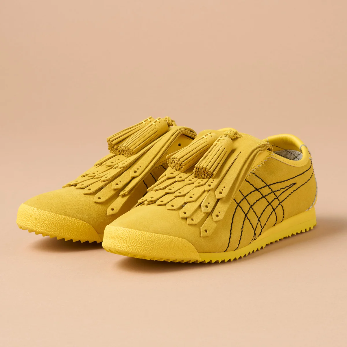 2026年最旬スニーカー。 【オニツカタイガー】の「メキシコ 66 フリンジ」で足もとからスタイルをアップデート