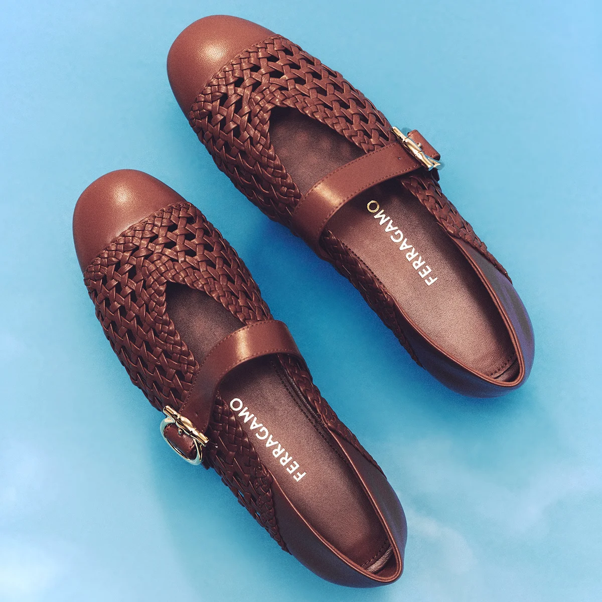 占い師・真木あかりさんが指南！フェラガモの開運シューズ