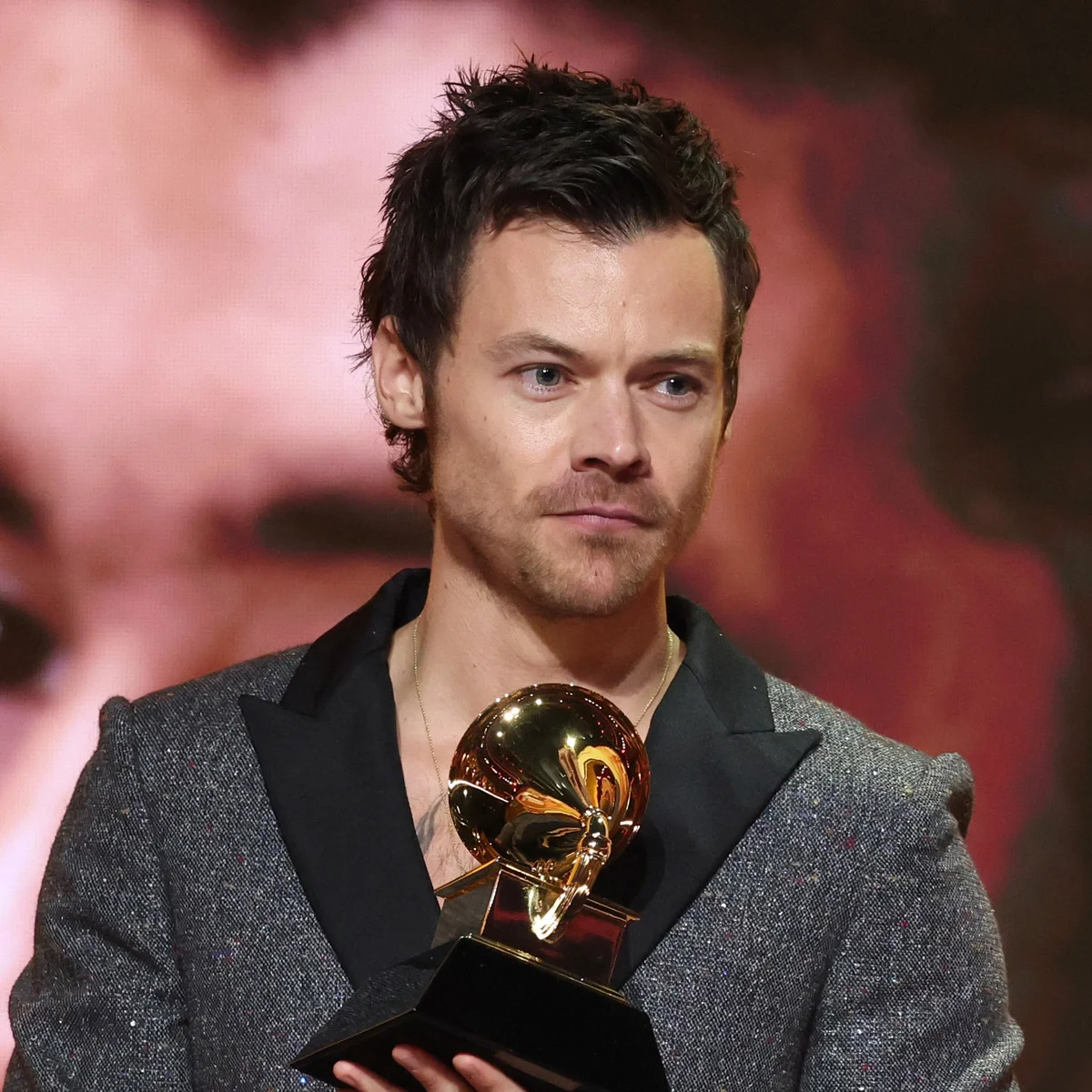 ハリー・スタイルズ、約４年前から噂されるハゲ疑惑についてコメント。ユーモア溢れる発言が話題