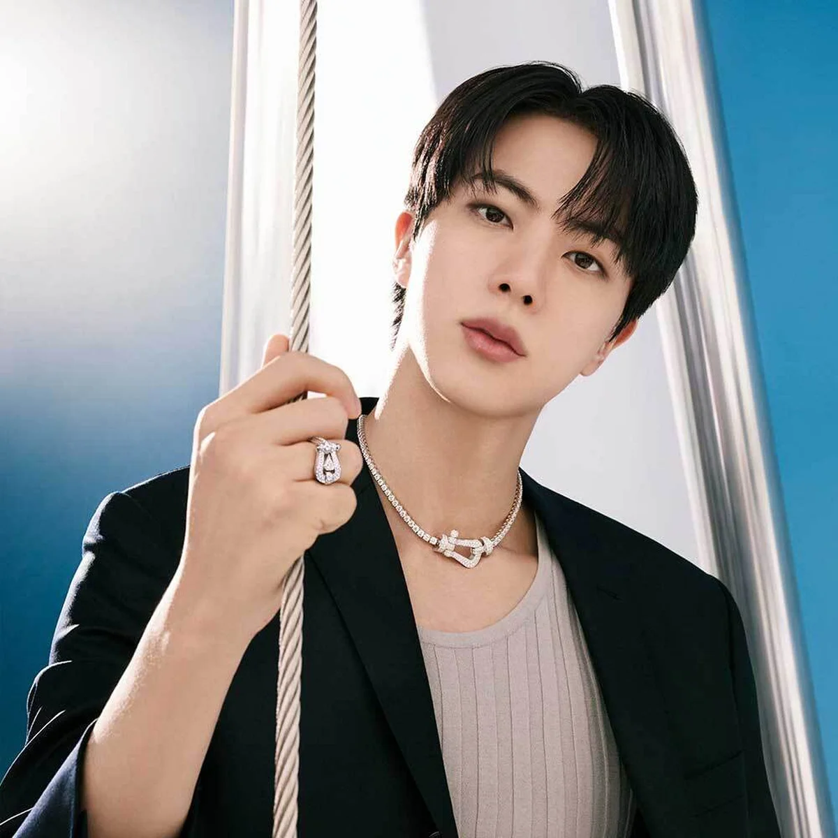 BTSのJINが【フレッド】の新キャンペーンに登場！ 「フォース10」の新作ジュエリーを着用