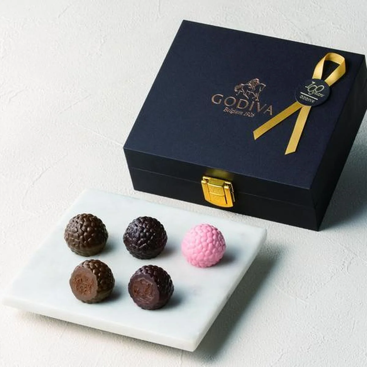 【ゴディバ】の創業100周年を祝うプレミアムなコレクション「スター シェフ コレクション ジュエル オブ ジ アース」が登場