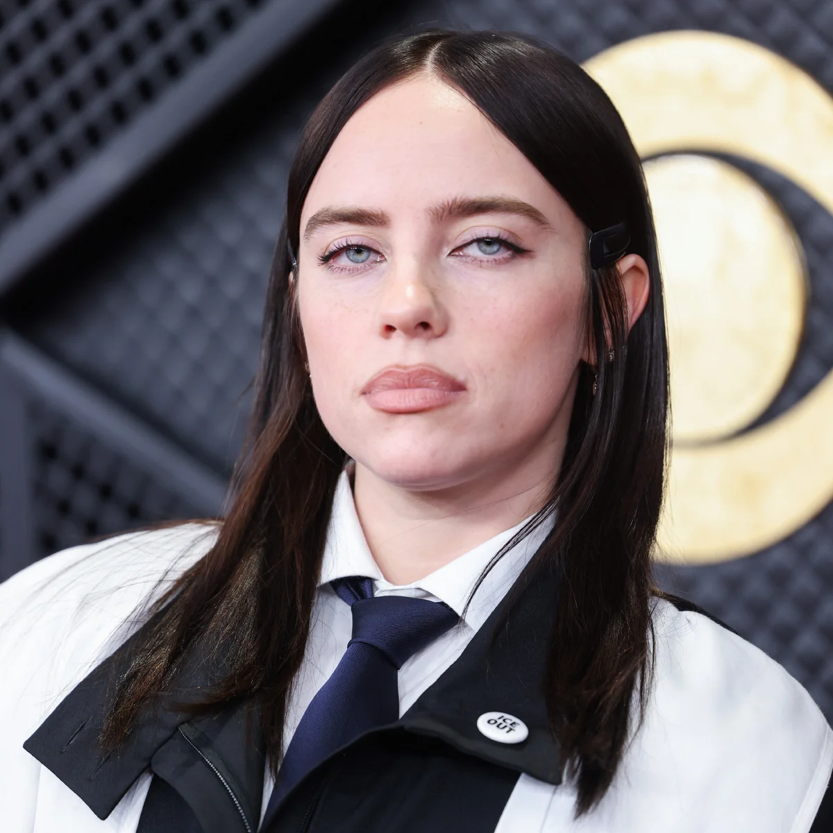 ビリー・アイリッシュが映画俳優デビューか！ 不朽の名作の映画化作品の主人公を演じる見込みと報じられ、話題沸騰！