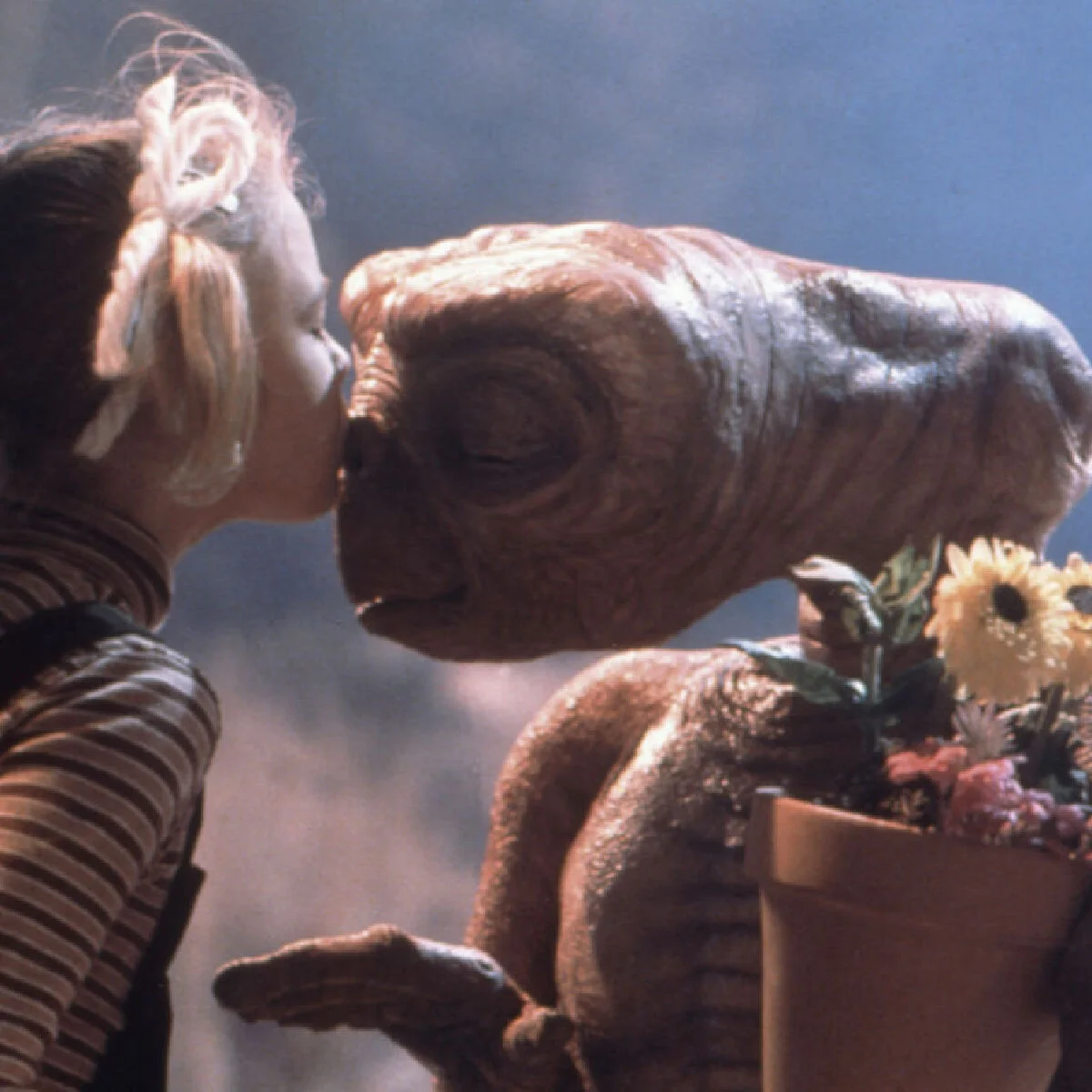 「E.T.の存在を信じていた」。ドリュー・バリモア、『E.T.』のキャストと撮影秘話を語る