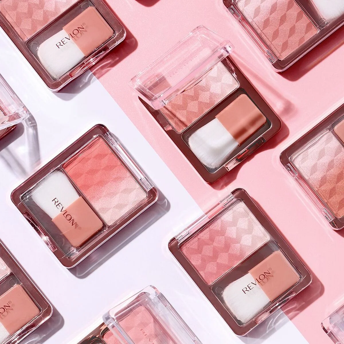 ふんわり血色×フレッシュツヤの2in1。【レブロン】新作チークでかなえる“天使のほっぺ”