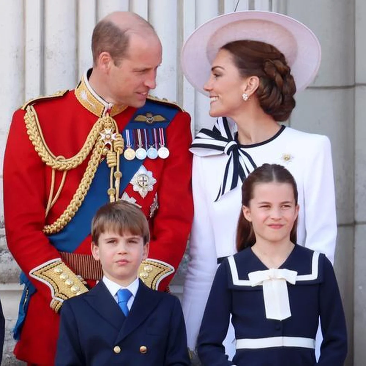 がん治療中のキャサリン皇太子妃、半年ぶりに公務に復帰！ ウィリアム皇太子や子どもたちと宮殿のバルコニーに姿を見せる