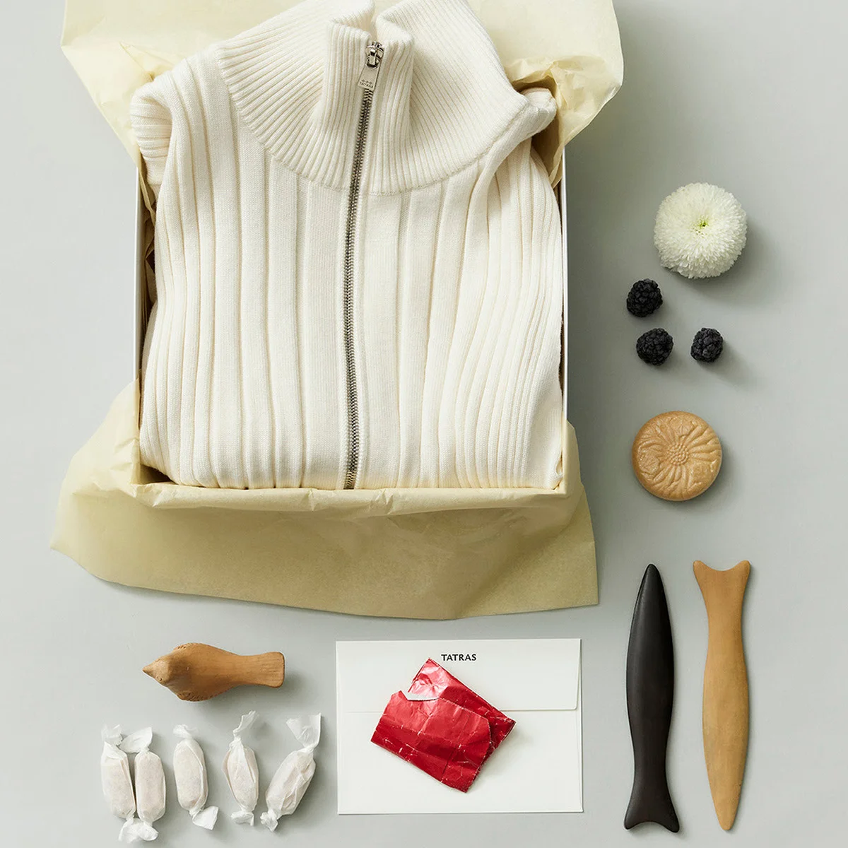 【タトラス】が銀座店でホリデーイベントを開催！ 購入者限定で花束をプレゼント