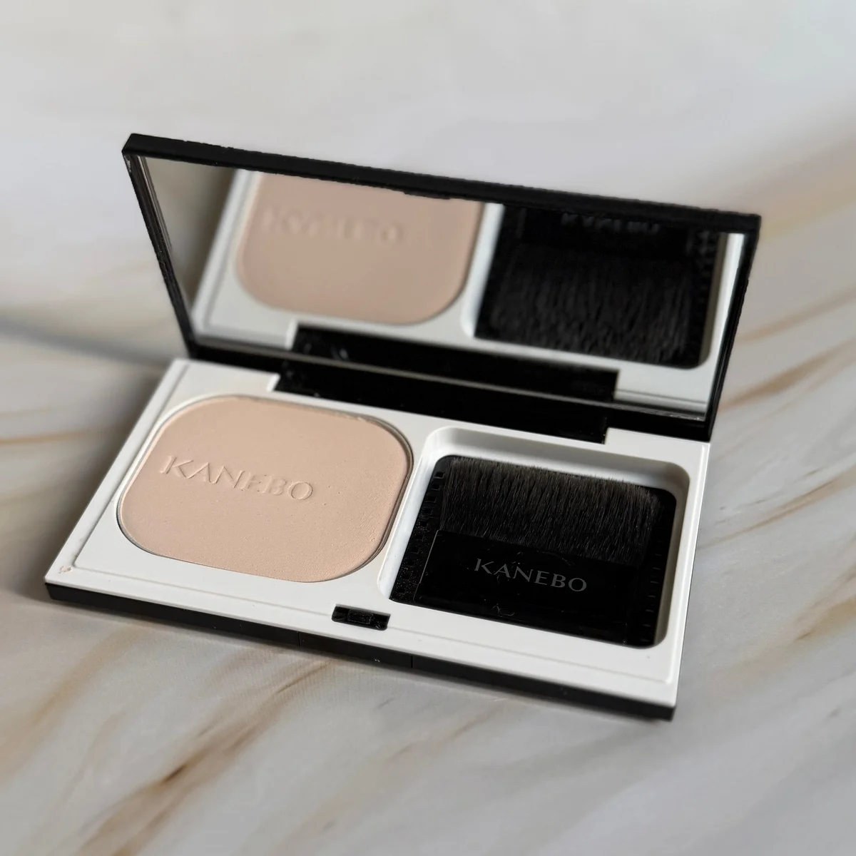 【KANEBO】【乾燥さん】毛穴をカバーしながら保湿までかなえる！ 2026年新作コンパクトファンデーション【ゲラン】