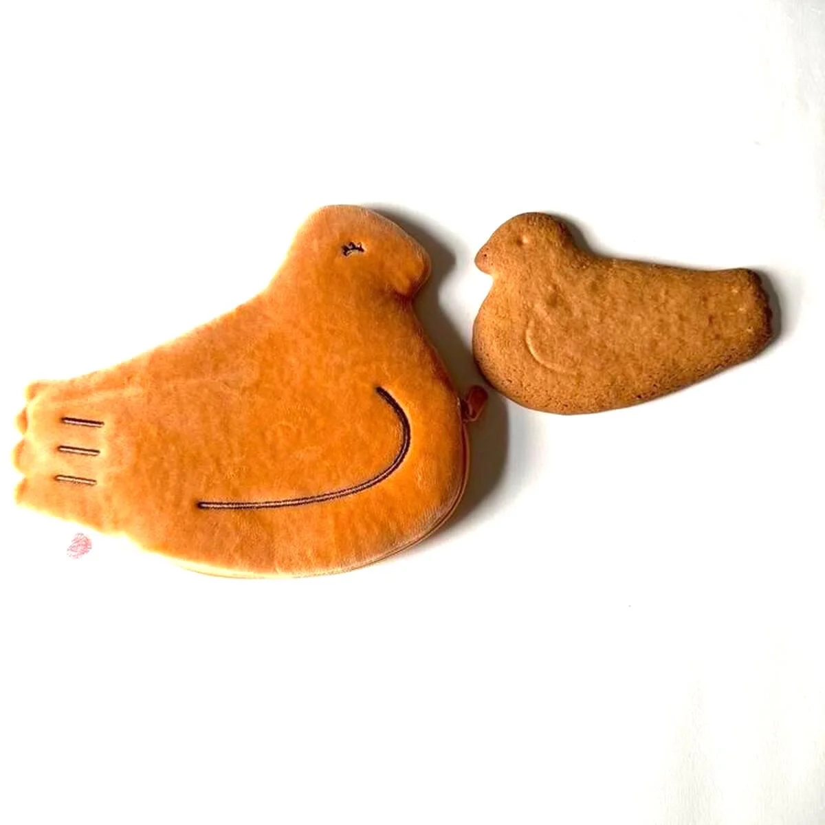 豊島屋「鳩サブレー」ポーチ、欲しさ募って、いざ鎌倉へ。中に物を入れれば入れるほど鳩胸がかわいい #鳩ぽっぽーち