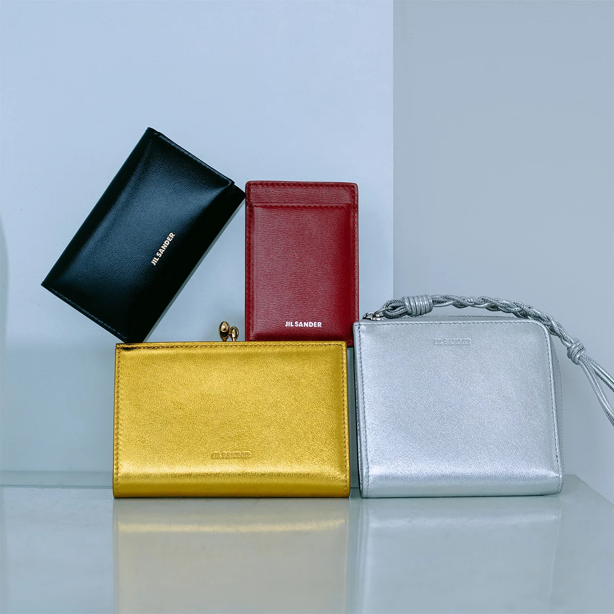 JIL SANDER、幸せを紡ぐレザーグッズ