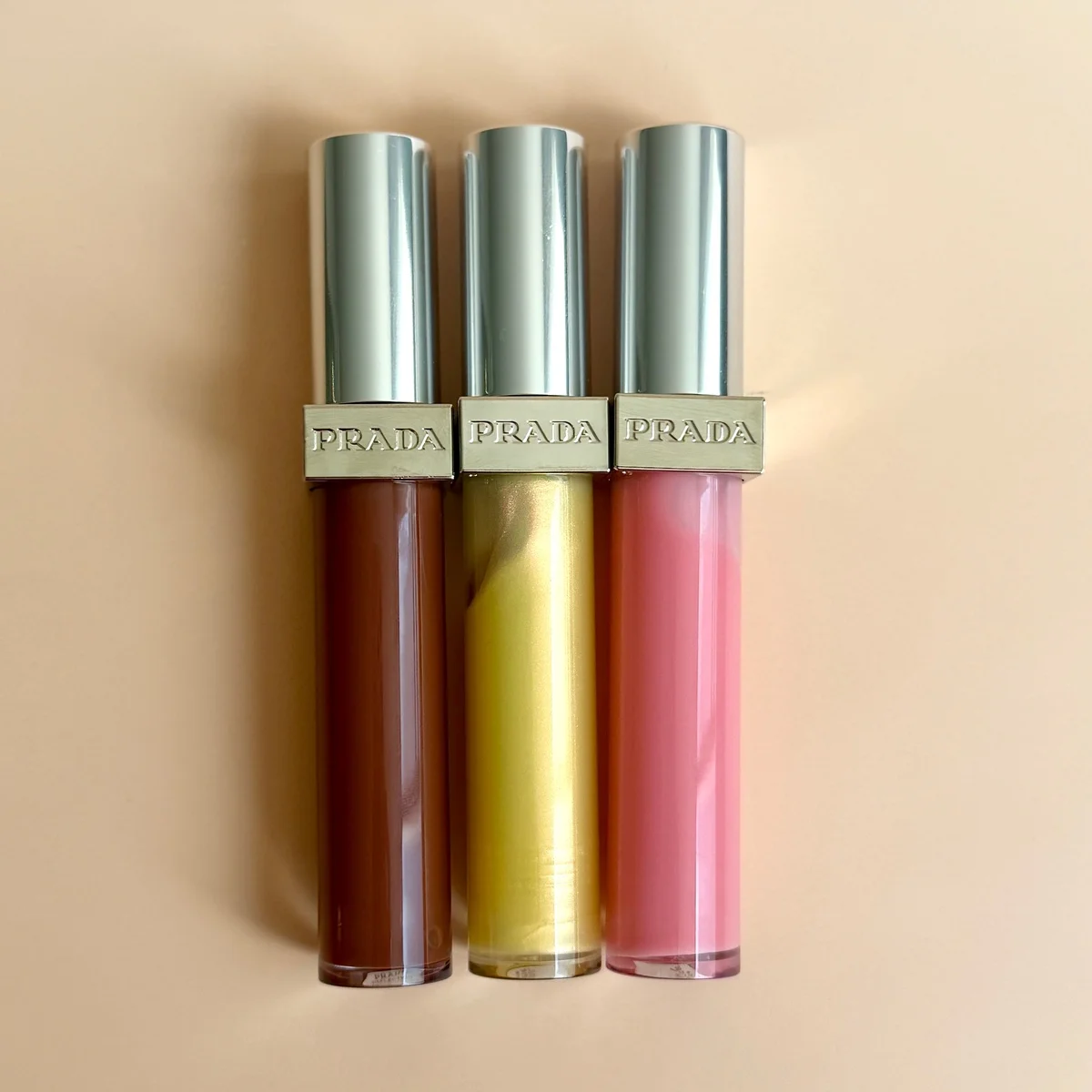 【プラダ ビューティ】バームグロスで、口もとから春を先取り！