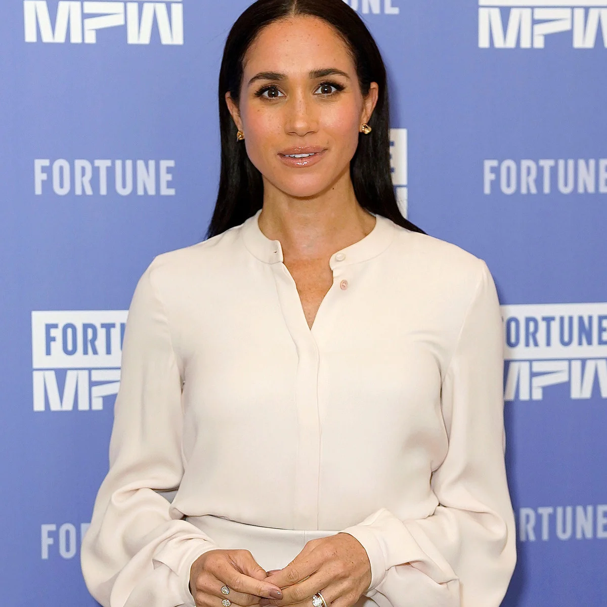 メーガン妃が８年ぶりに俳優復帰！ リリー・コリンズとブリー・ラーソン共演の新作映画に本人役で登場。ヘンリー王子も心から応援！