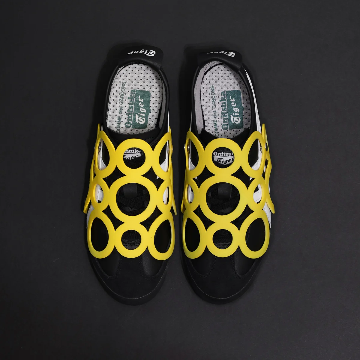 〈全アイテム掲載〉【コム デ ギャルソン】が 【オニツカタイガー】とコラボしたポップアップストアをオープン！ 限定スニーカーやウェアが登場