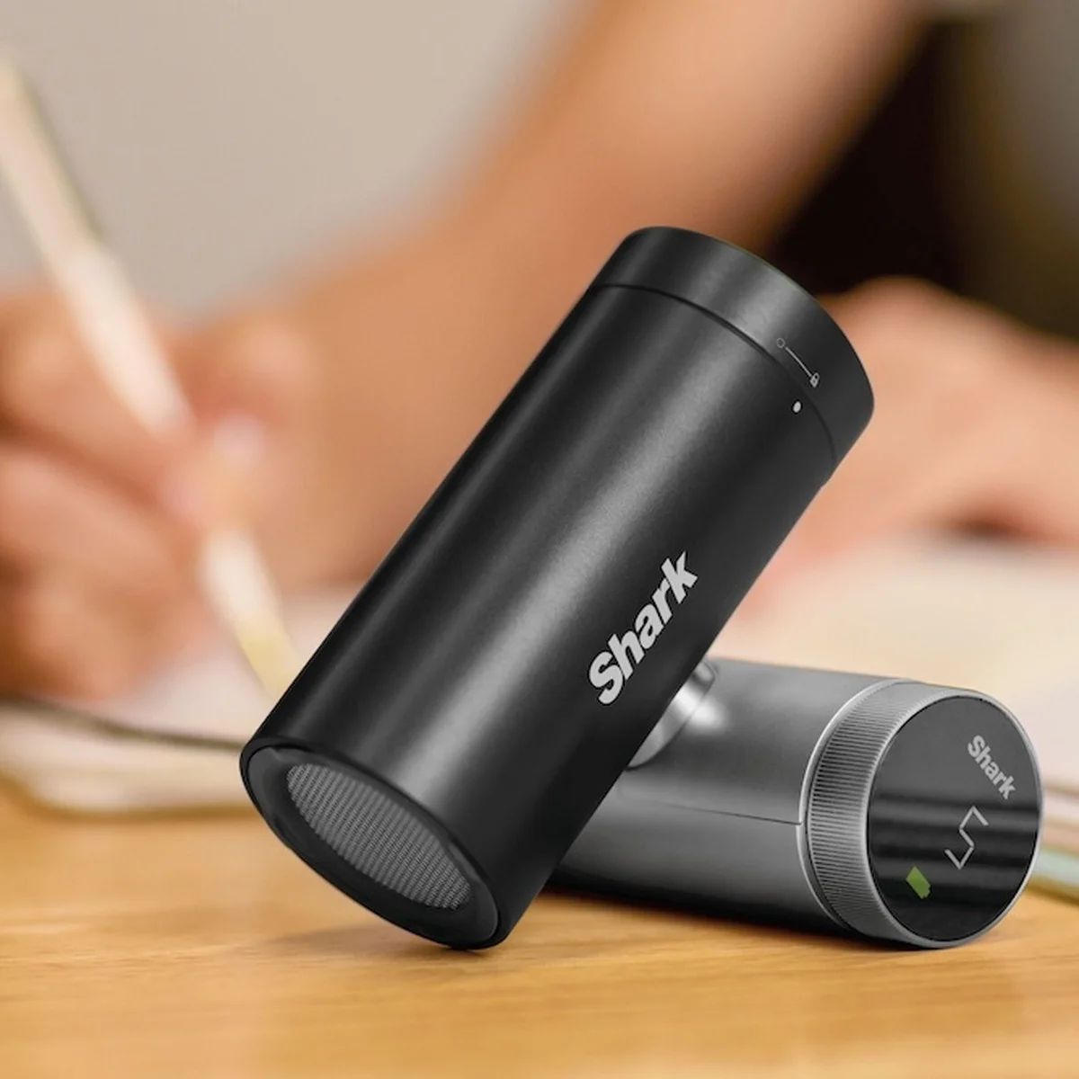 【シャーク】が次世代パーソナルファン「Shark® ChillPill」のクラウドファンディングを実施中。タワー型扇風機「Shark® TURBOBLADE」も販売開始