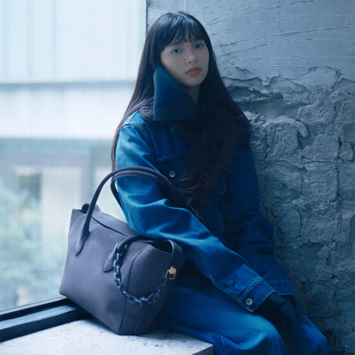 中西希亜良、「Lock Bag」を携えて