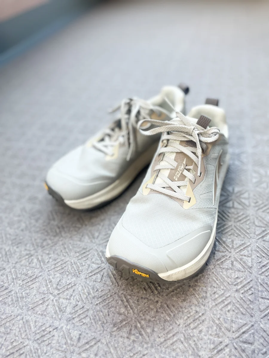 「人生が変わる」と話題の【アルトラ】ベアフットシューズで「歩く」が最強の習慣になった話。脳にも、美容にもいいんです！