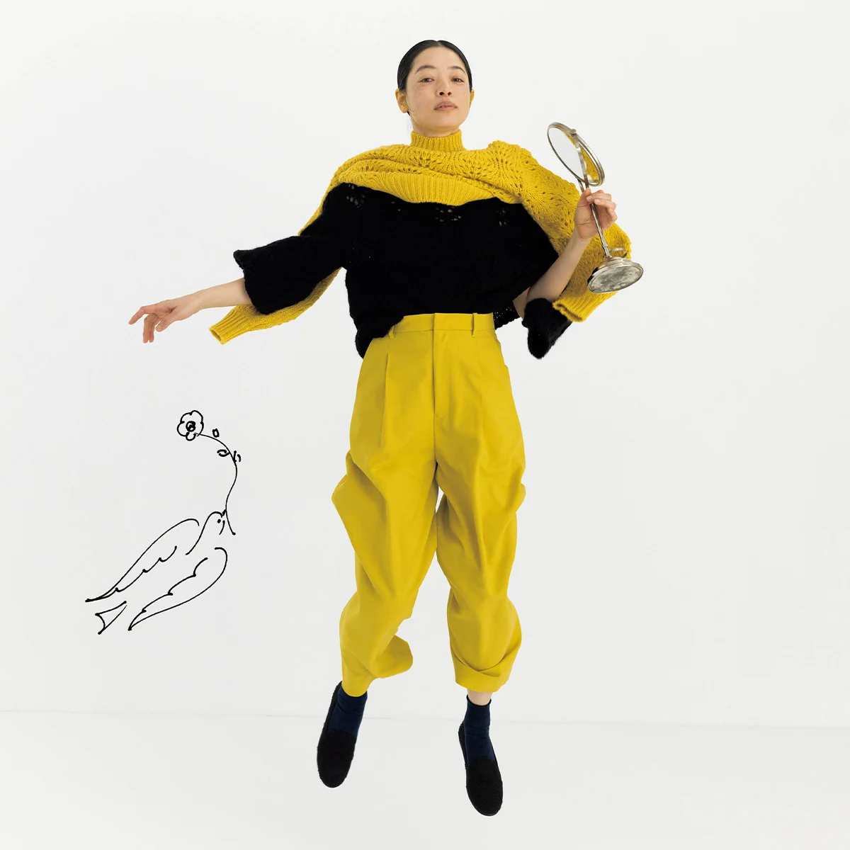 【minä perhonen（ミナ ペルホネン）】のアイコニックなアイテムを市川実和子さんがまとう