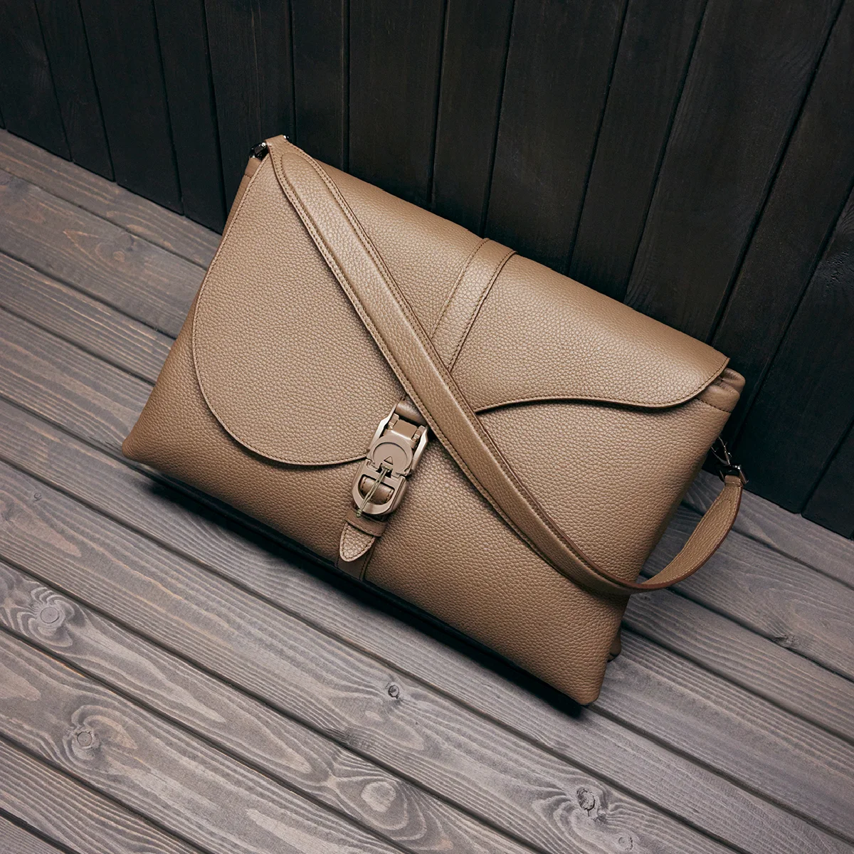 快適さと美しさの共存【ディオール】 から新作バッグ「ディオール ピロー」が発売