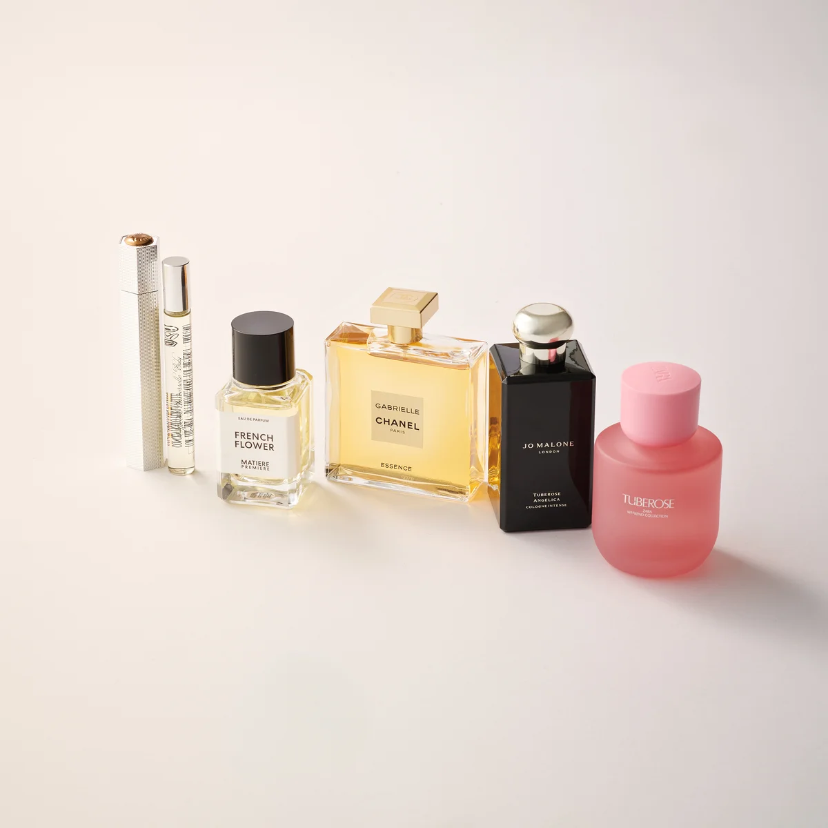 「ローズ」なのにバラとは違う？ 大人に似合う「チュベローズ」の名品香水と真相 