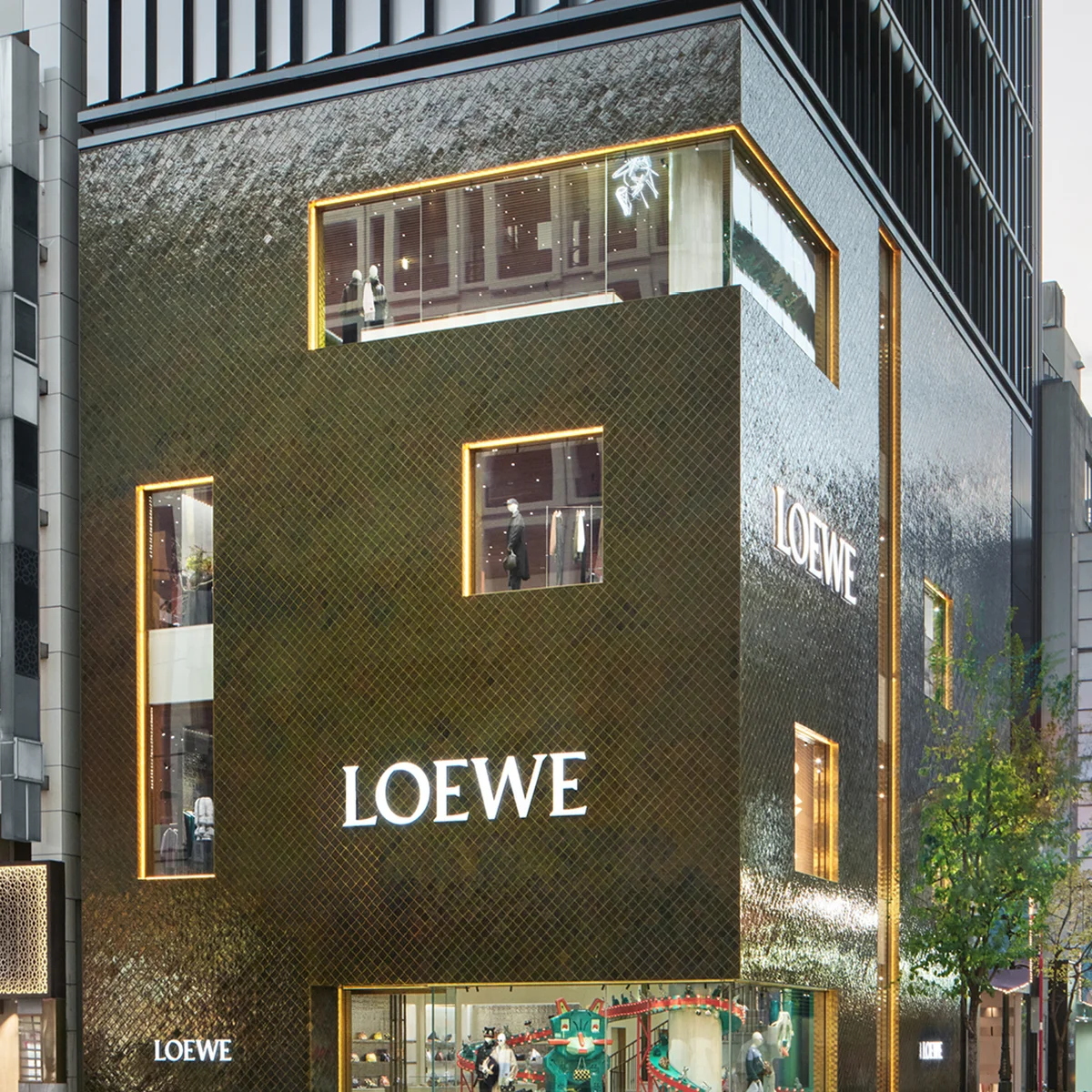 【ロエベ】が、世界で二番目の規模を誇る「カサロエベ銀座」をオープン！ 店舗限定のバッグやスイーツを販売