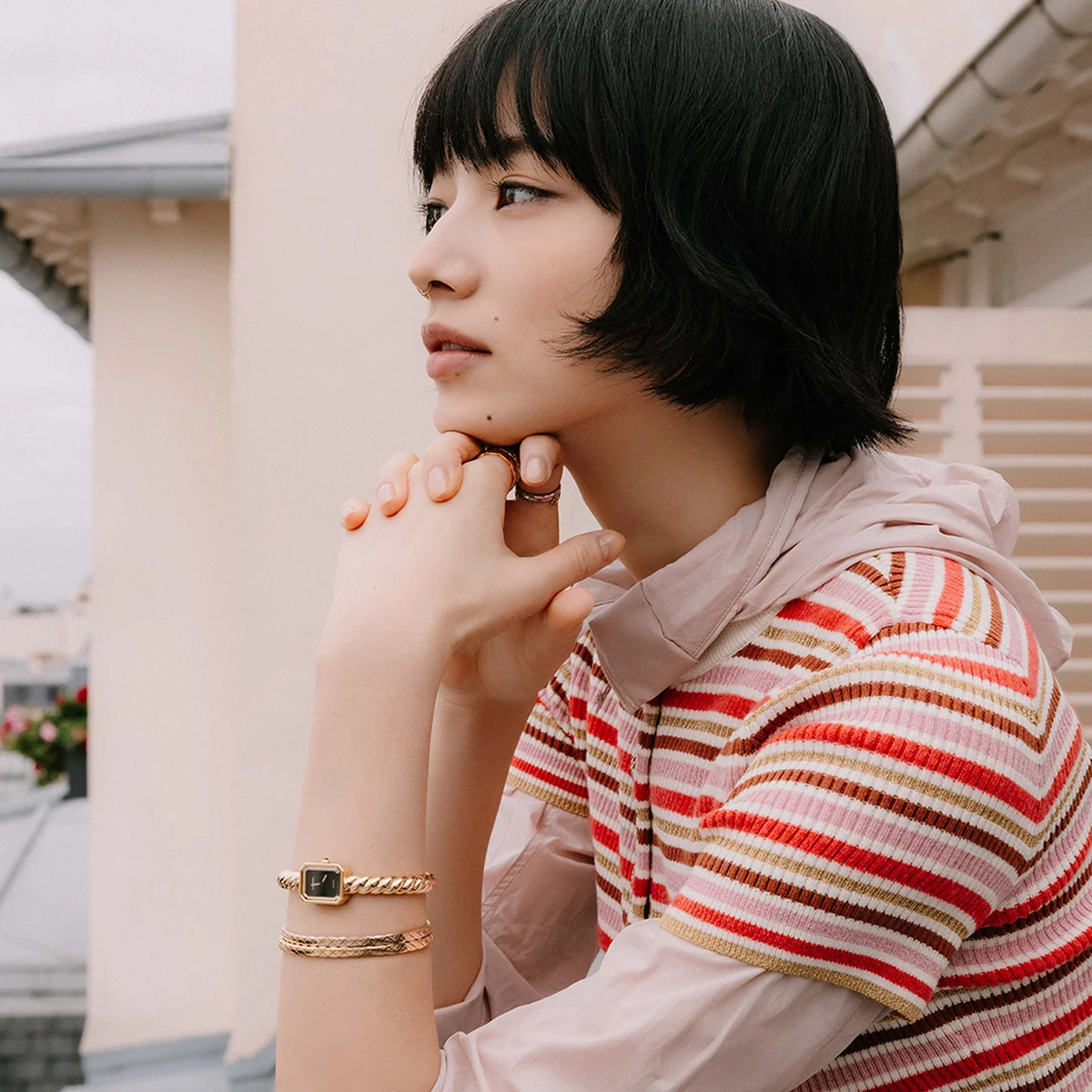 #小松菜奈 のスペシャルフォトが到着! 【シャネル】の新作ウォッチ「プルミエール ガロン」と過ごす特別な時間
