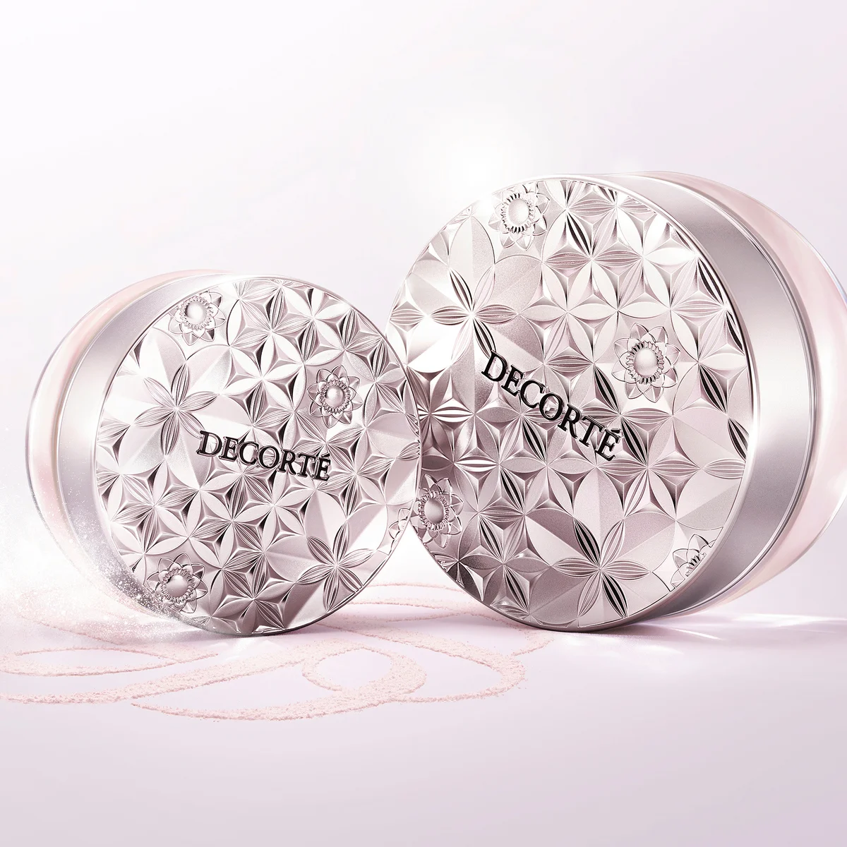 【コスメデコルテ】の名品「ルース パウダー」に限定ミニサイズ登場。全9種を手のひらに