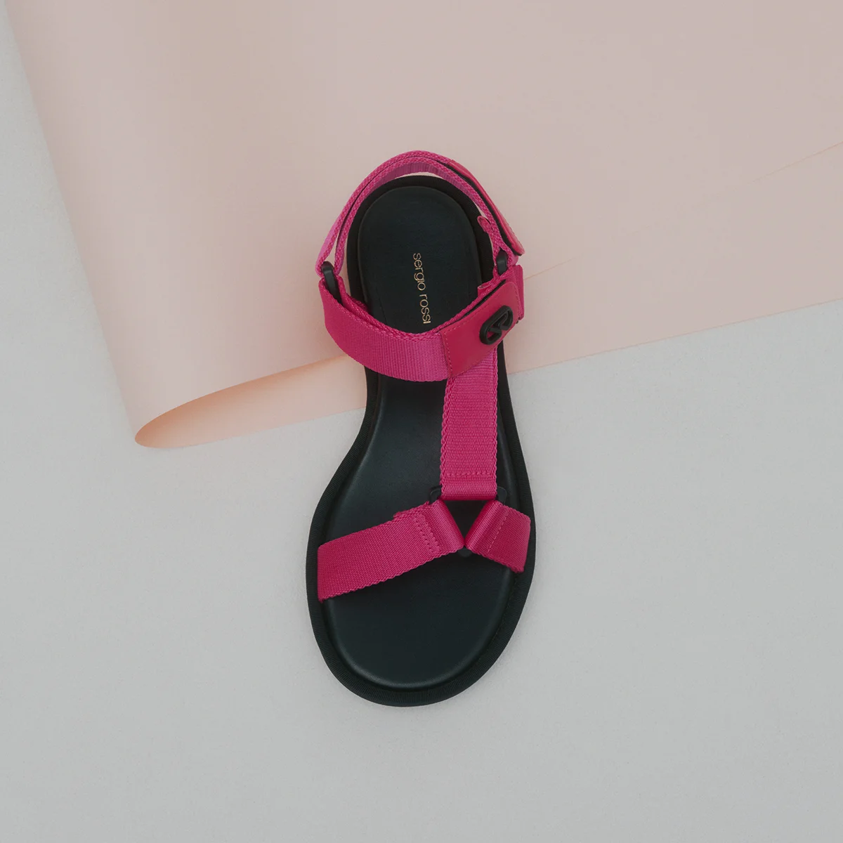 セルジオ ロッシ フレッシュな一歩を誘う夏の新作