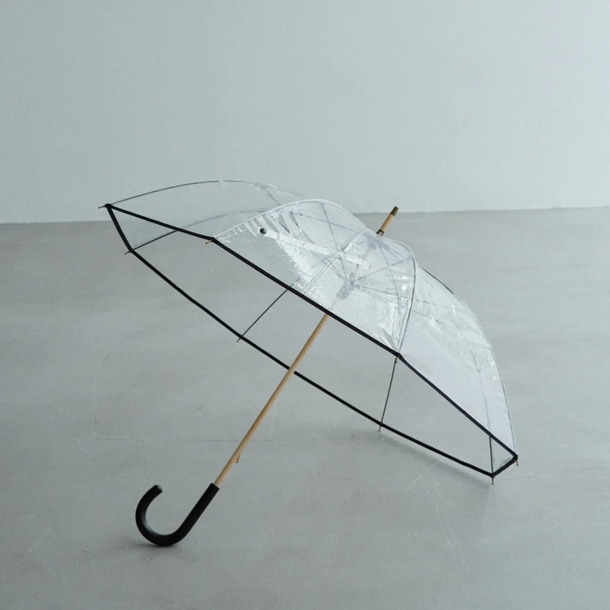 使い捨てのビニール傘はもう選べない！ 【イレーヴ】が高級老舗ビニール傘専門メーカーとタッグを組み、オリジナル傘を発売