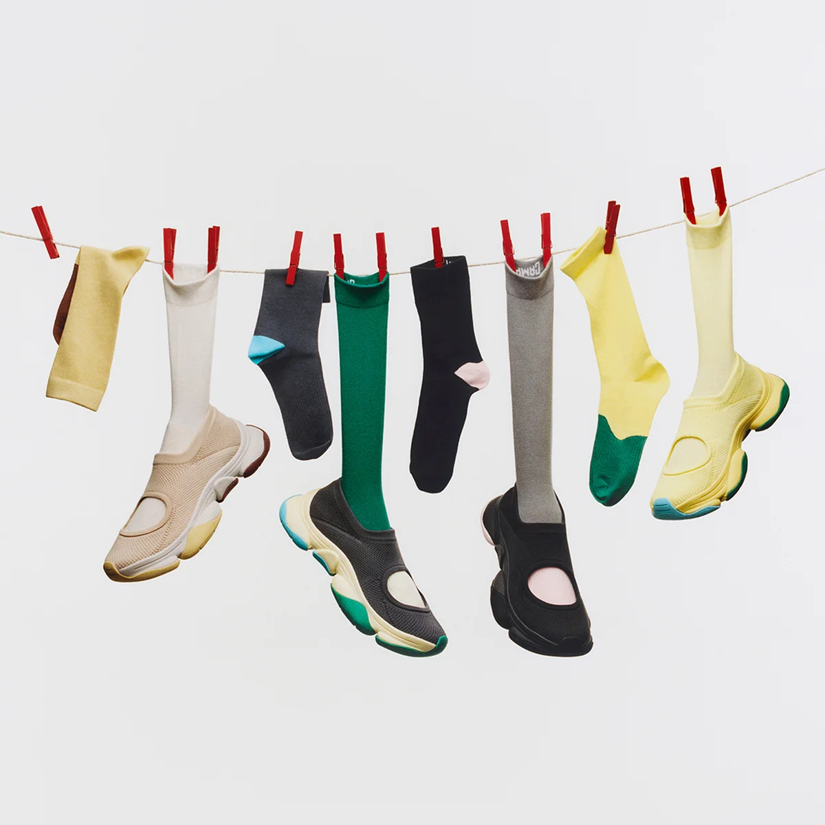 【カンペール】と【イッセイ ミヤケ】のコラボ第2弾、色鮮やかで軽やかなスニーカー「カースト フィンチ」が発売！ 