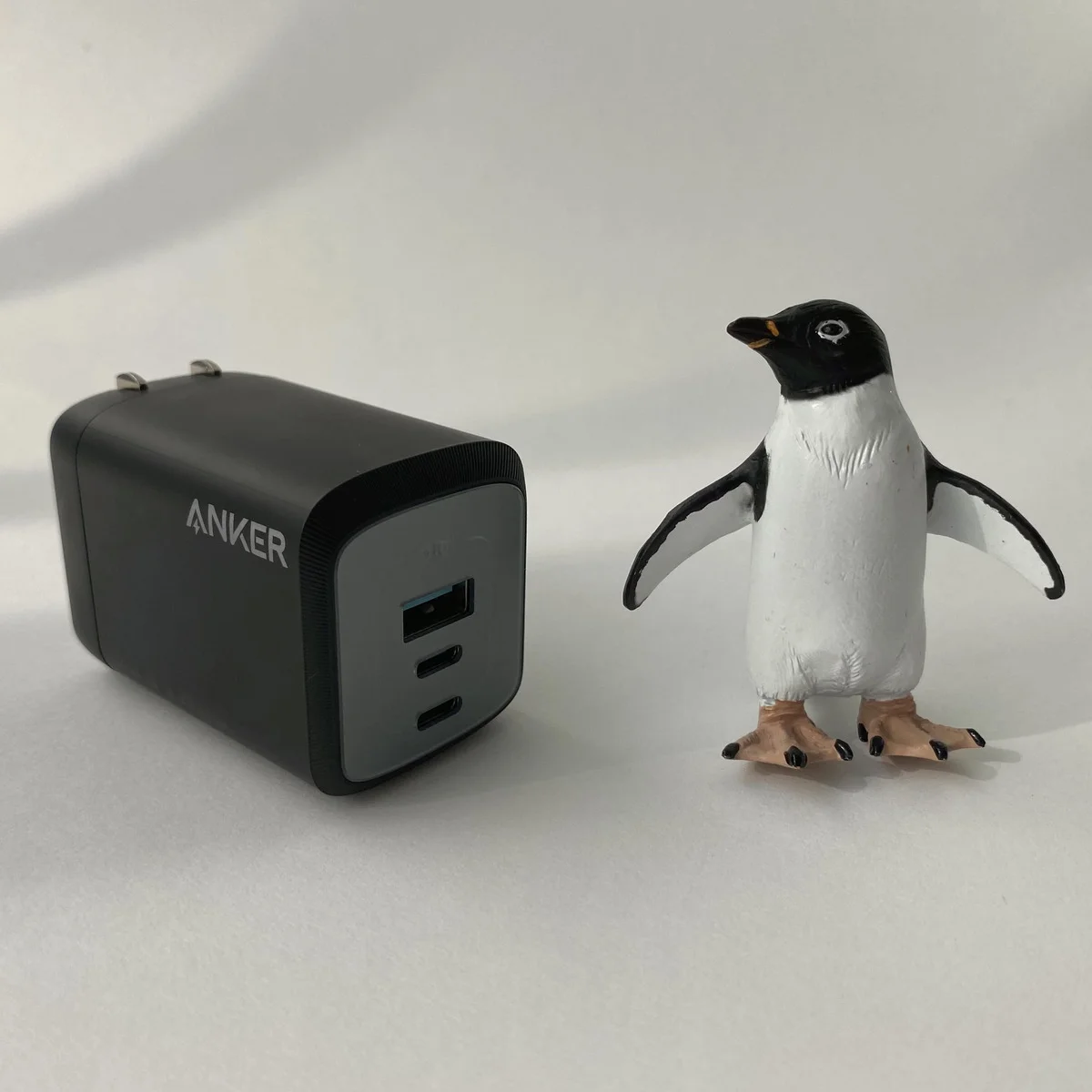 出先でのパソコン高速充電なら【Anker（アンカー）】の最大出力100w電源プラグだ！ 