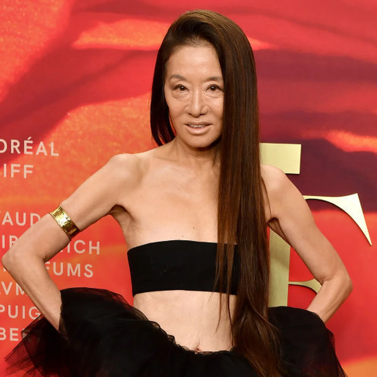 73歳のデザイナー、ヴェラ・ウォンが「年齢不詳」のファッション＆ボディでまたも世間を圧倒