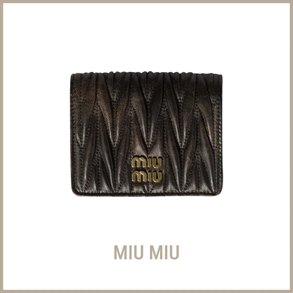 【ミュウミュウ】の財布。経年変化も楽しみたい、進化系マトラッセウォレット