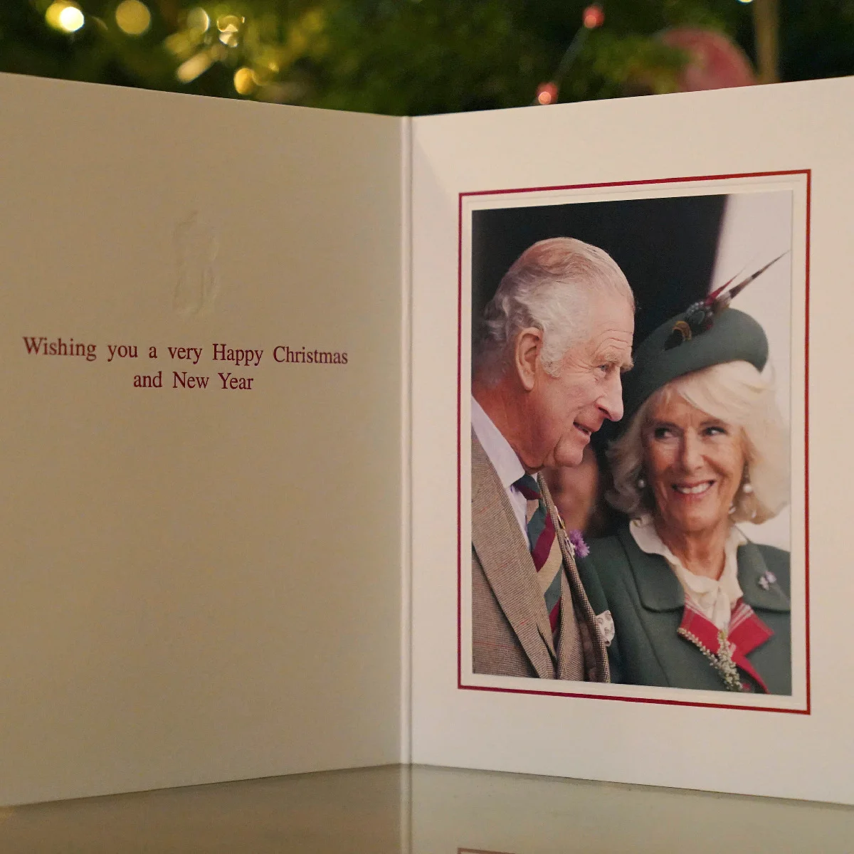 チャールズ国王＆カミラ王妃のクリスマスカードが公開される