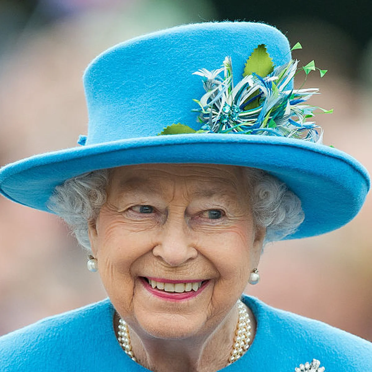 故エリザベス女王、今月で生誕100年。ひ孫たちへの想いやABBAの『ダンシング・クイーン』を踊るのが大好きな様子など、プライベートな一面が明かされる