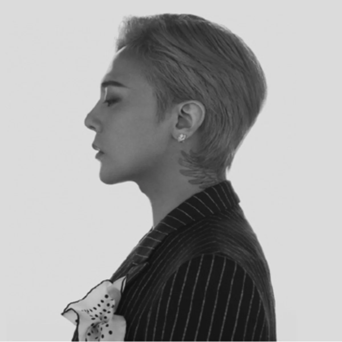 G-DRAGON初の展覧会「G-DRAGON MEDIA EXHIBITION : Übermensch」が東京・新宿住友ビル三角広場で開催