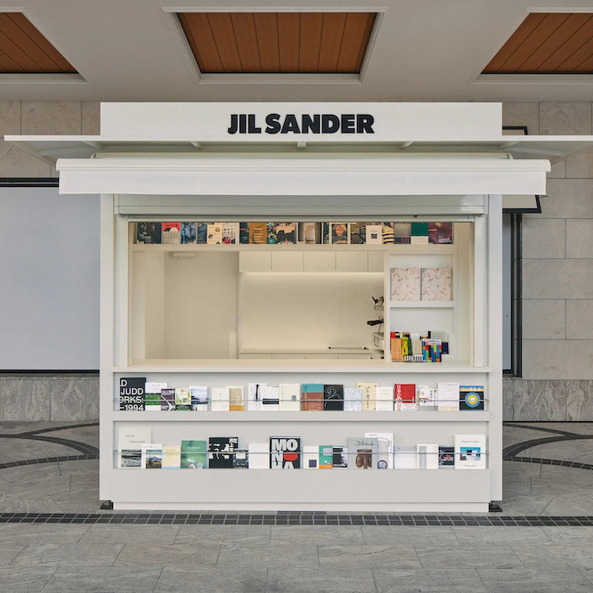【ジル サンダー】の世界観をぎゅっと凝縮。「ジル サンダー キオスク」、京都BALのエントランスで展開中