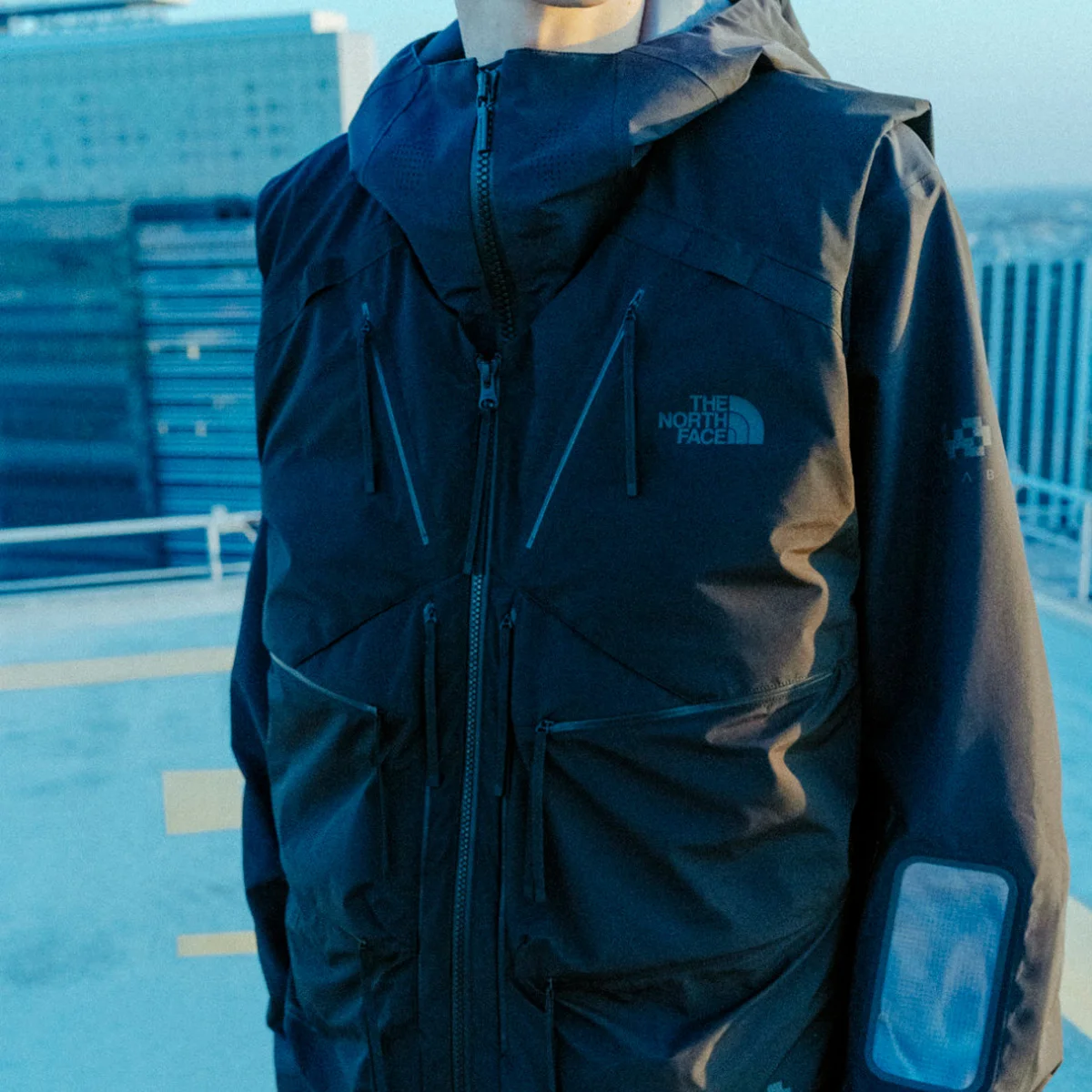 【ザ・ノース・フェイス】4通りの着方ができるテクニカルアウター登場！ ライフスタイルの最高峰ライン「ラボ シリーズ」第一弾