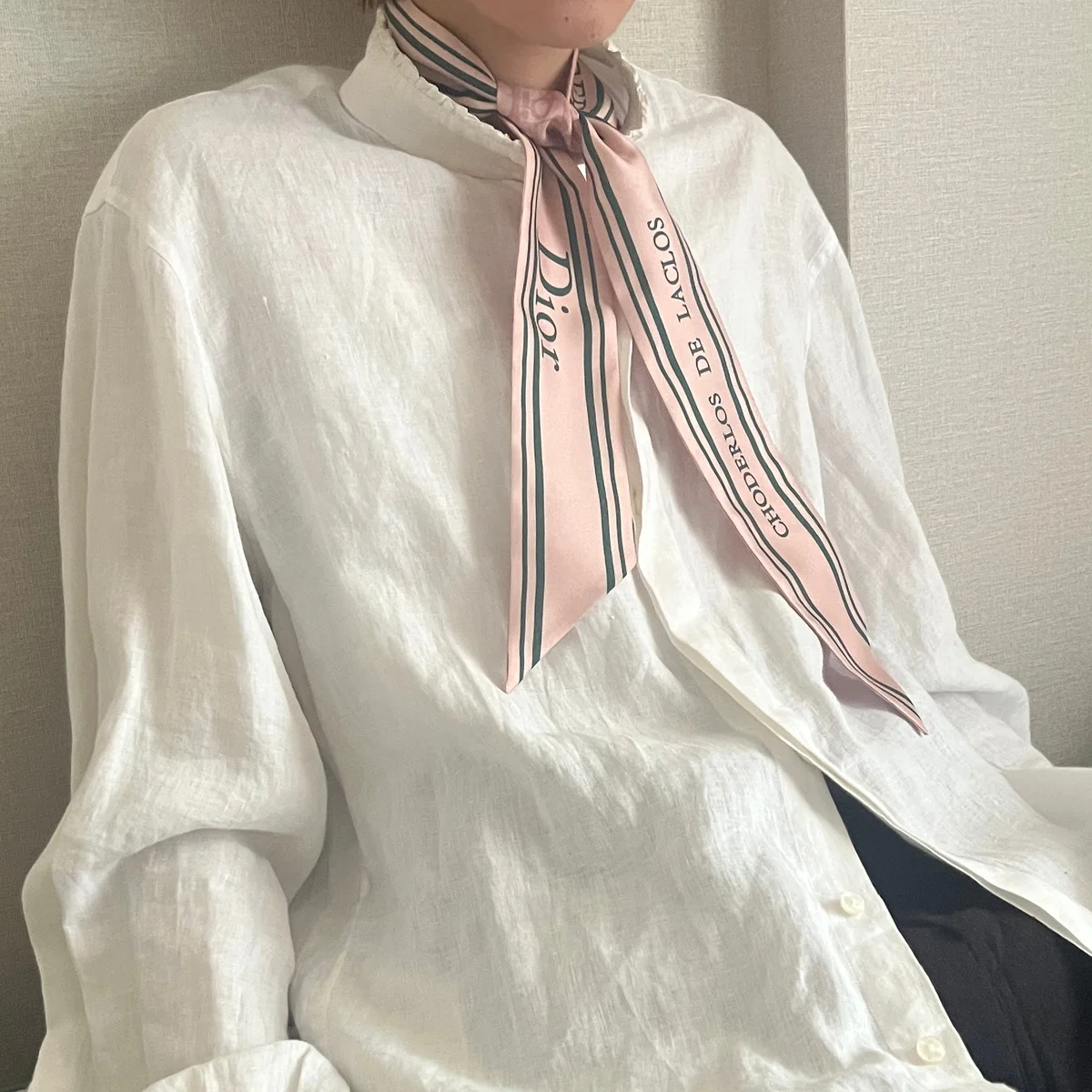 スカーフ初心者にこそすすめたい【ディオール】ミッツァ スカーフ。ひと巻きで驚くほど洒落る！