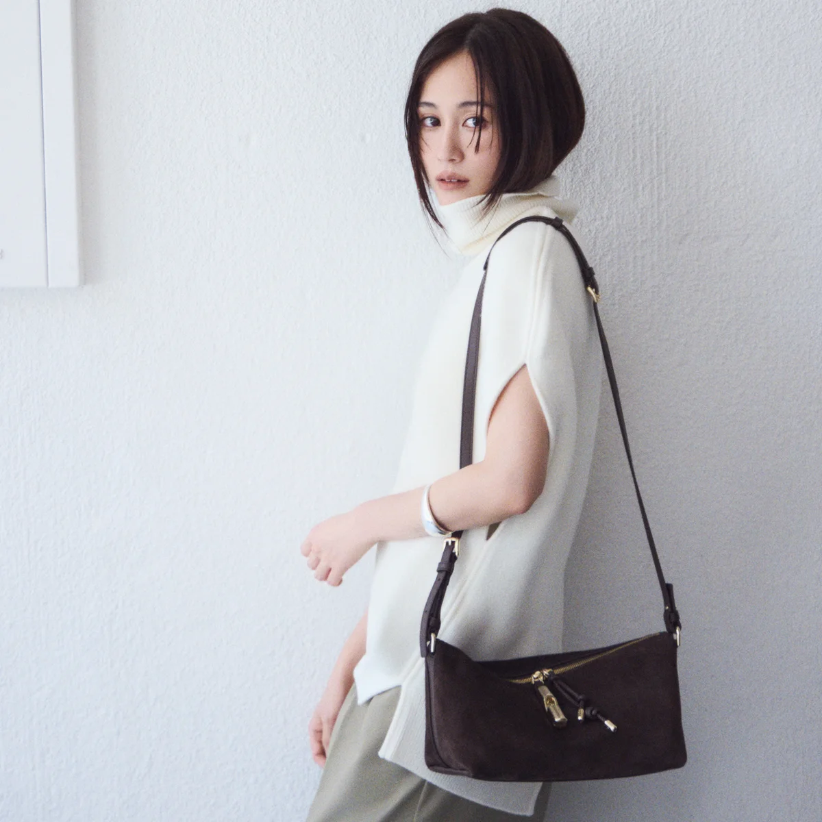 FURLA 前田敦子が魅せる、秋のおしゃれはスエードバッグから