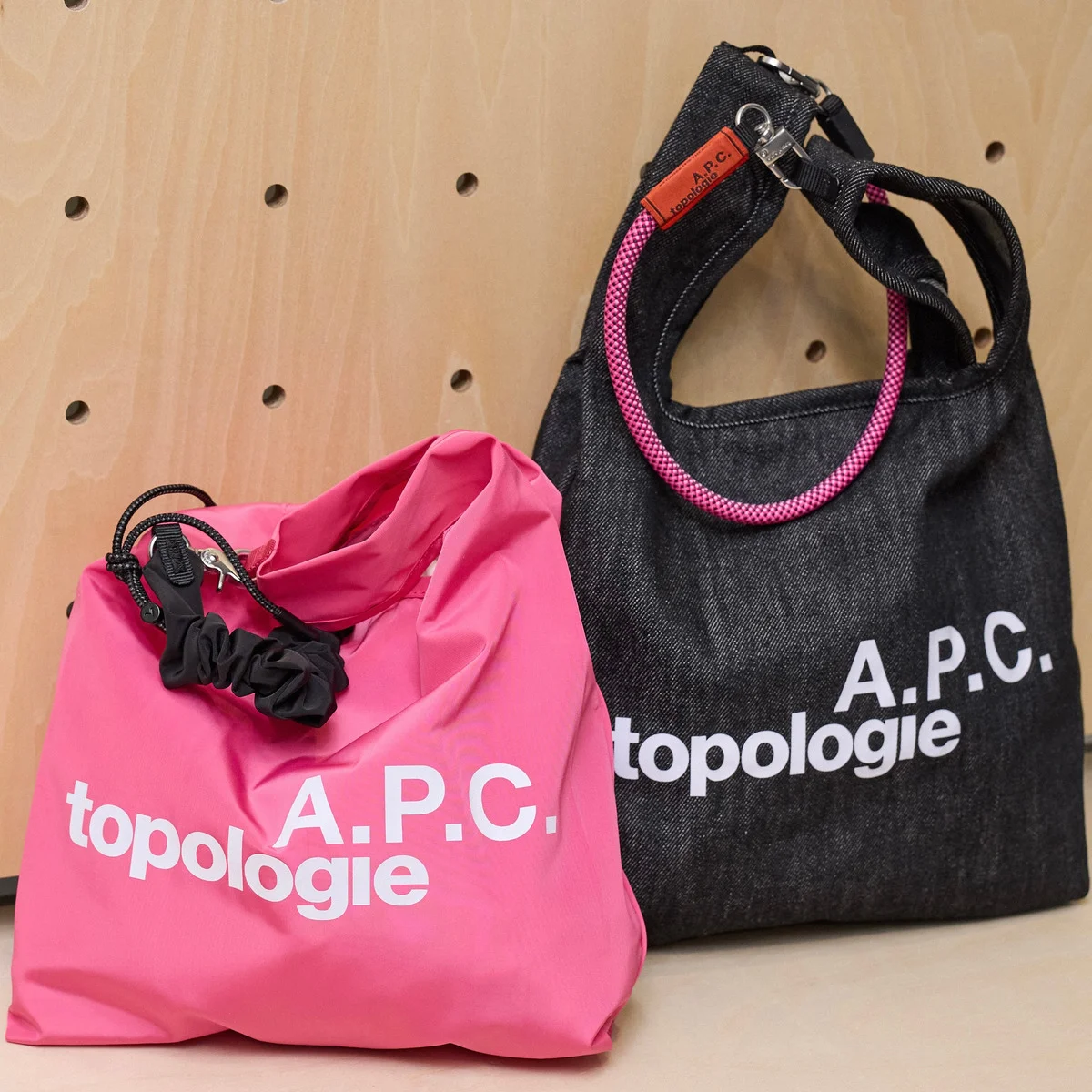 【アー・ペー・セー】と【トポロジー】の日本限定コラボ！ デイリーユースな機能性とミニマルなデザインが魅力