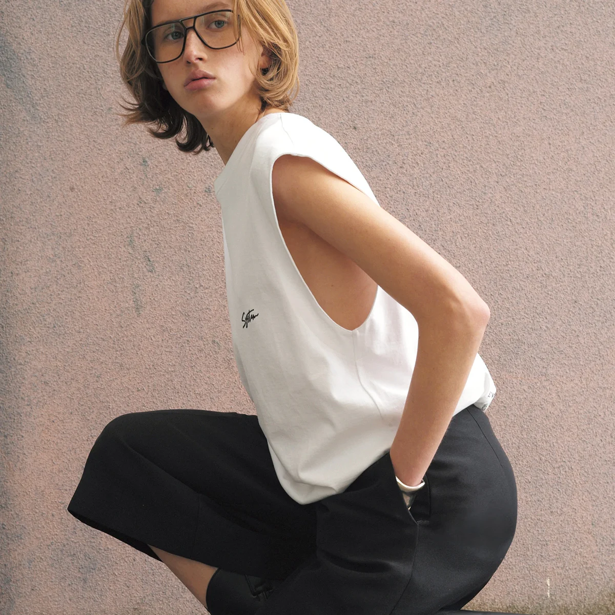 【ハーフパンツ】を大人がモードにまとうなら？ カジュアルになりすぎないコーディネート術