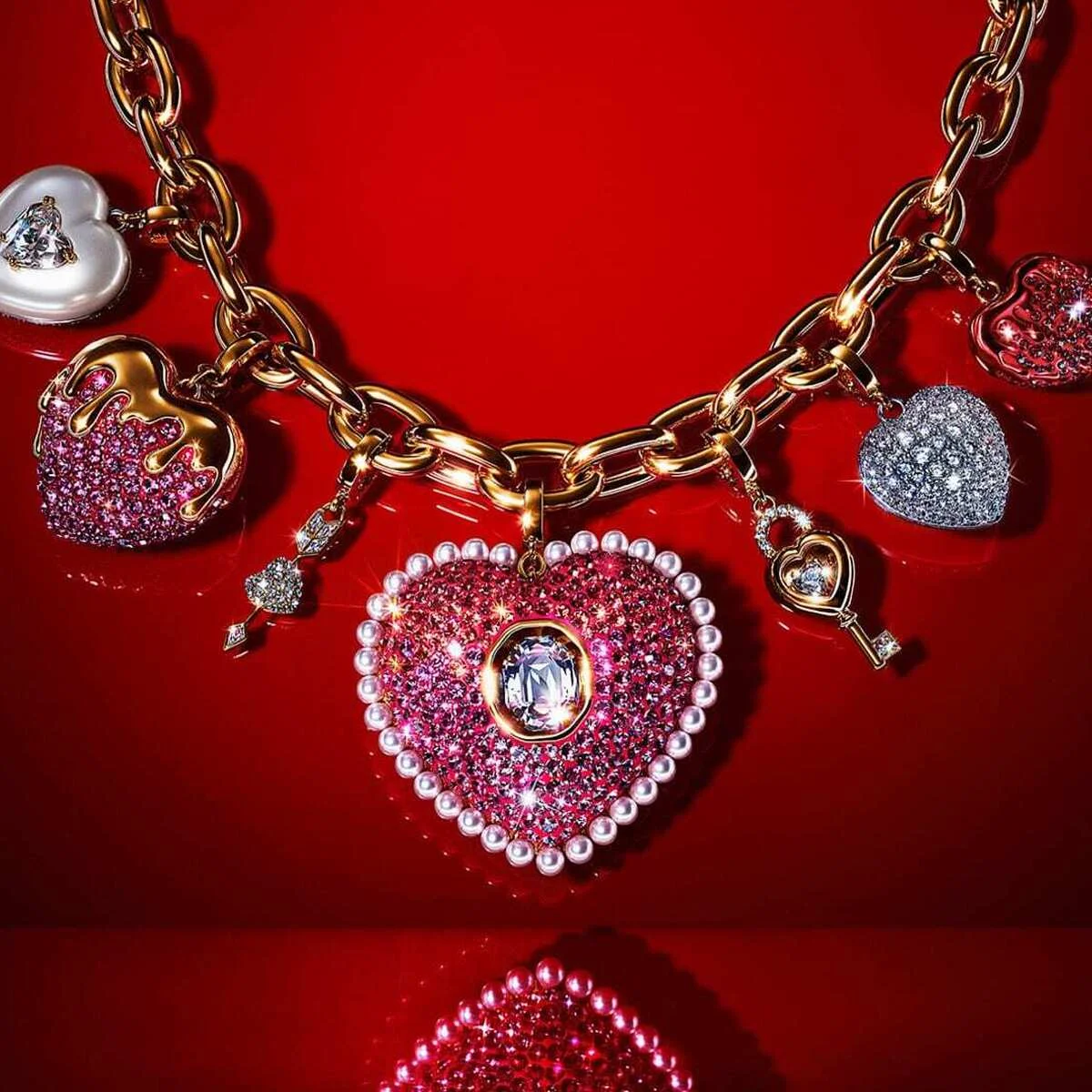 【スワロフスキー】からバレンタインデーコレクションが登場。カスタマイズできる新作チャームも