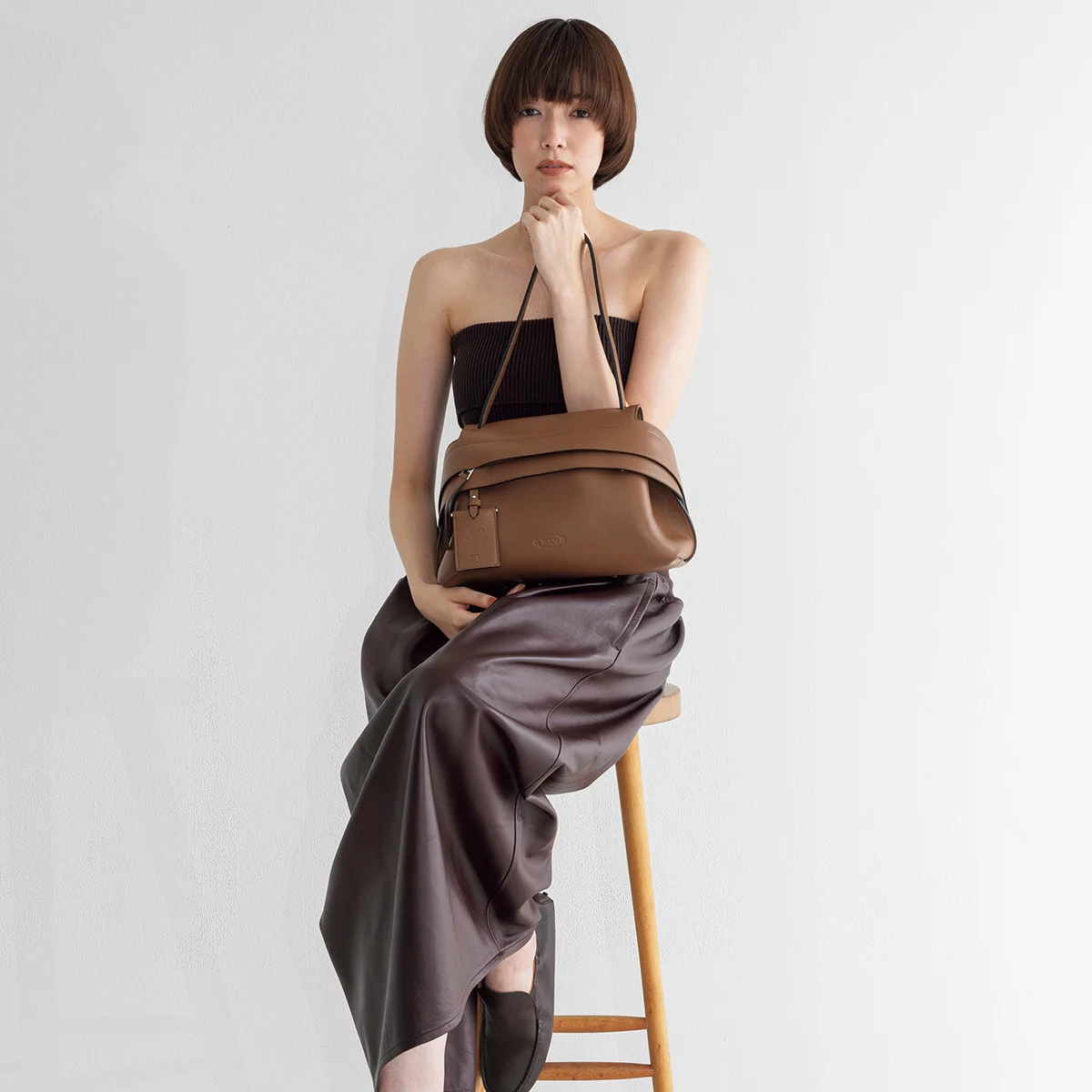 【トッズの名品バッグ】佐藤栞里さんが惹かれたカラーは？ 「トッズ ウェーブ バッグ」
