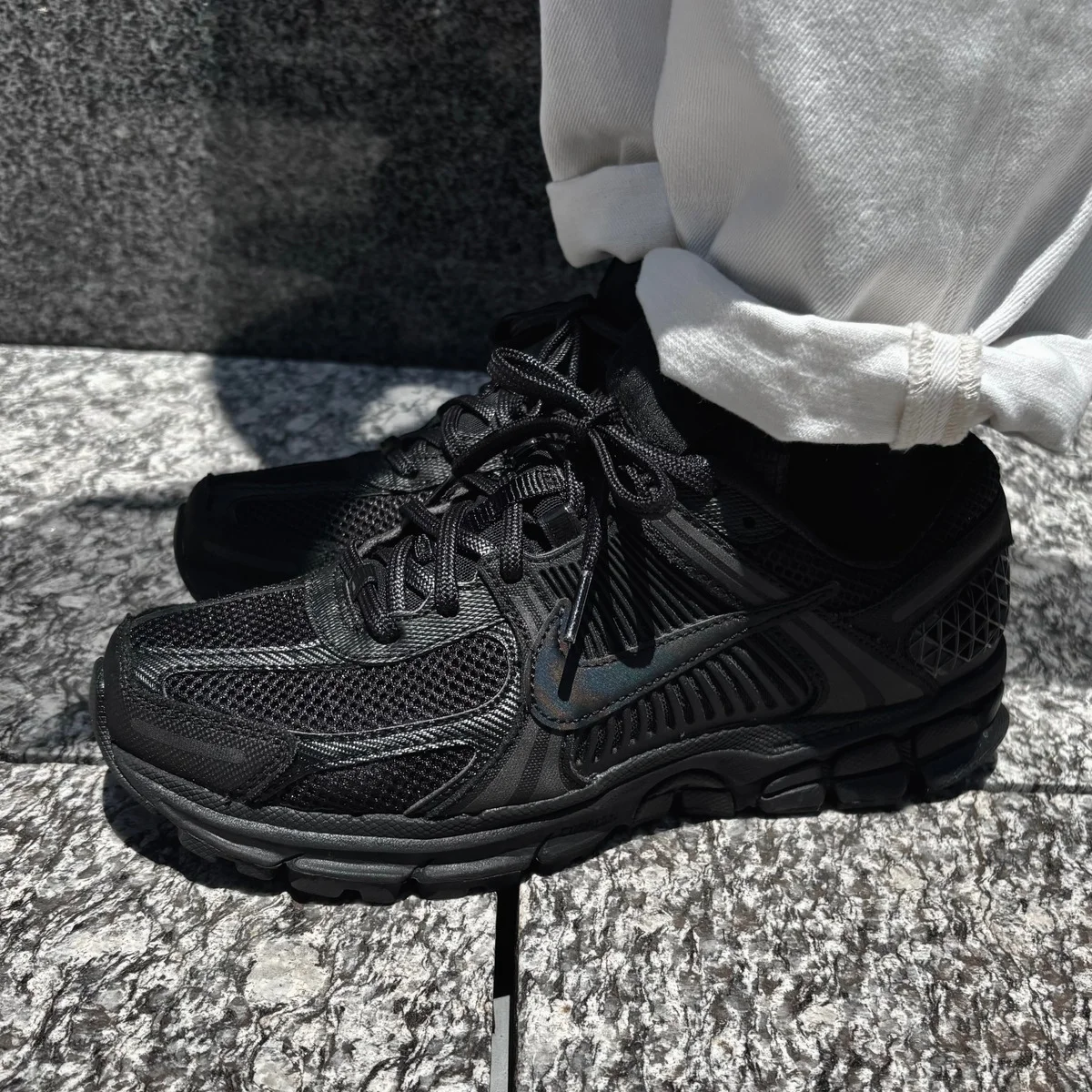 【NIKE】の黒スニーカー、ナイキ ズーム ボメロ 5は買って大正解の一足でした #深夜のこっそり話 #2224