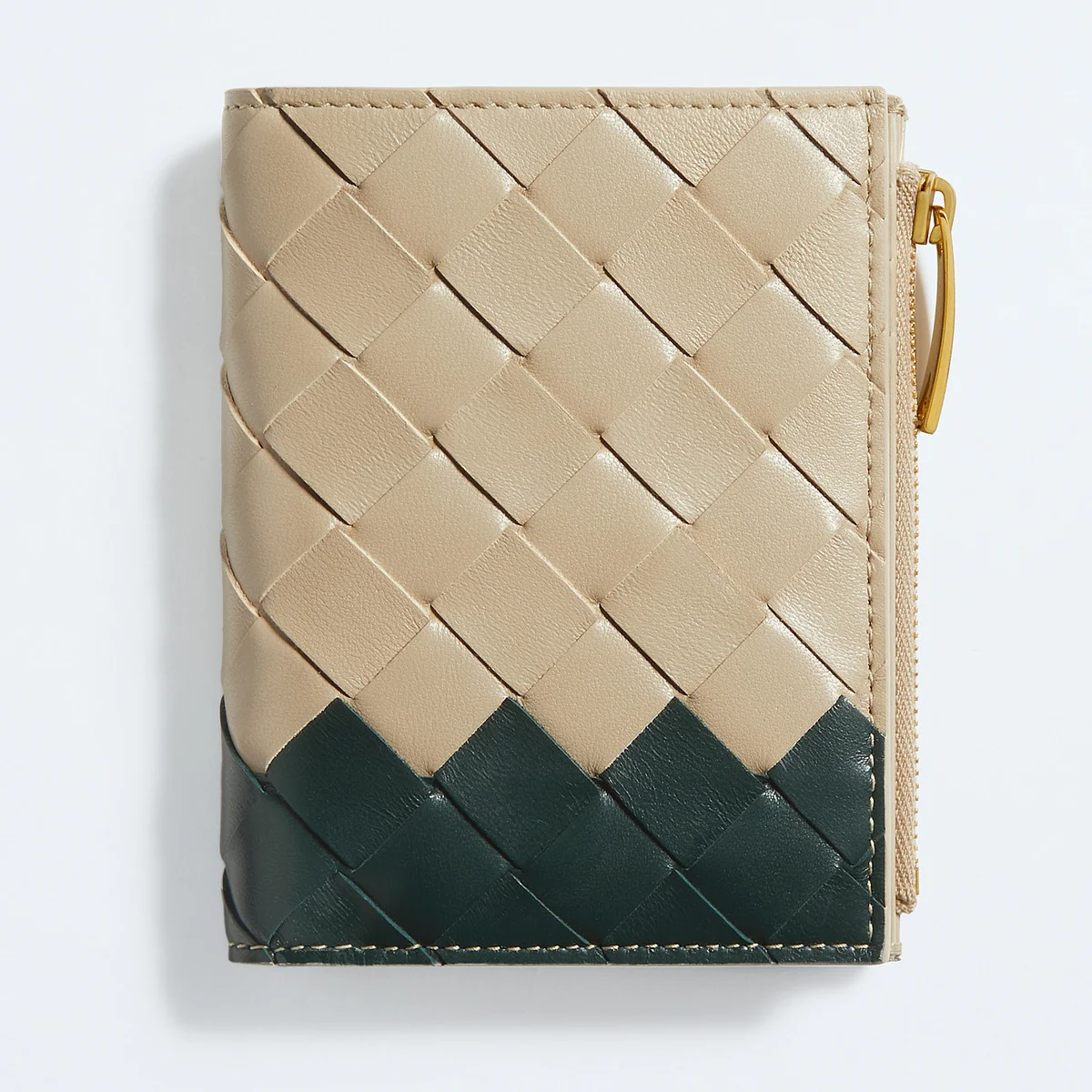 【ボッテガ・ヴェネタ】の財布。限定イントレチャートで魅せる定番ウォレット