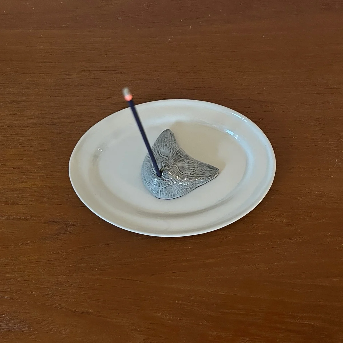 猫が煙を吹く！　冬のおうち時間に【OJACRAFT(オジャクラフト)】のお香立てが欲しい