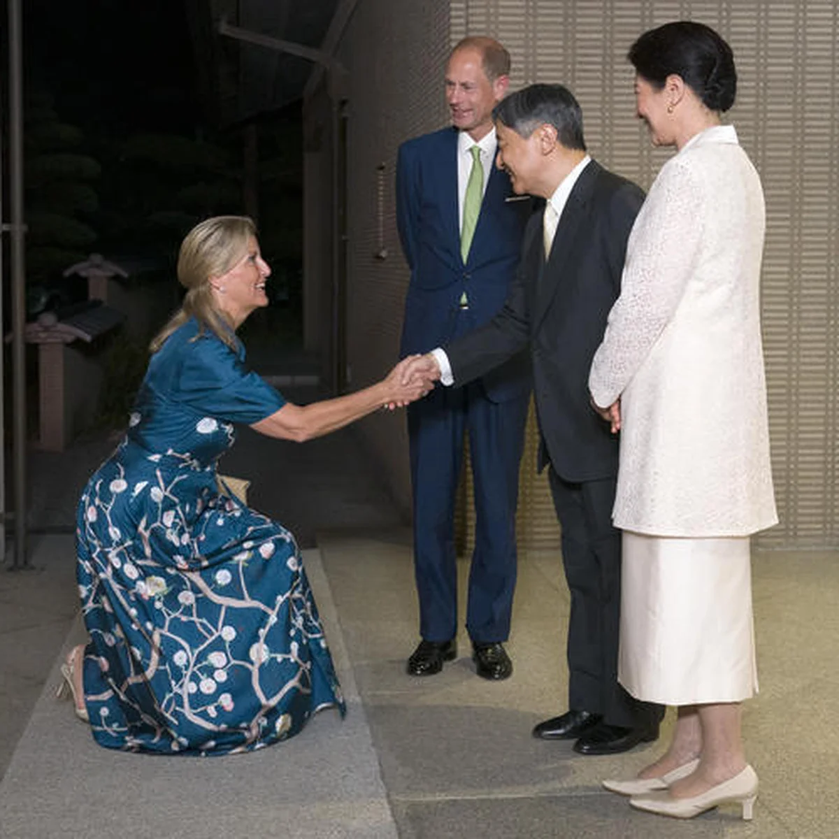 エディンバラ公爵の妻ソフィー妃、厳粛な服装規程を守り高野山を訪問。心配りのある海外公務の装いが素敵だと話題に